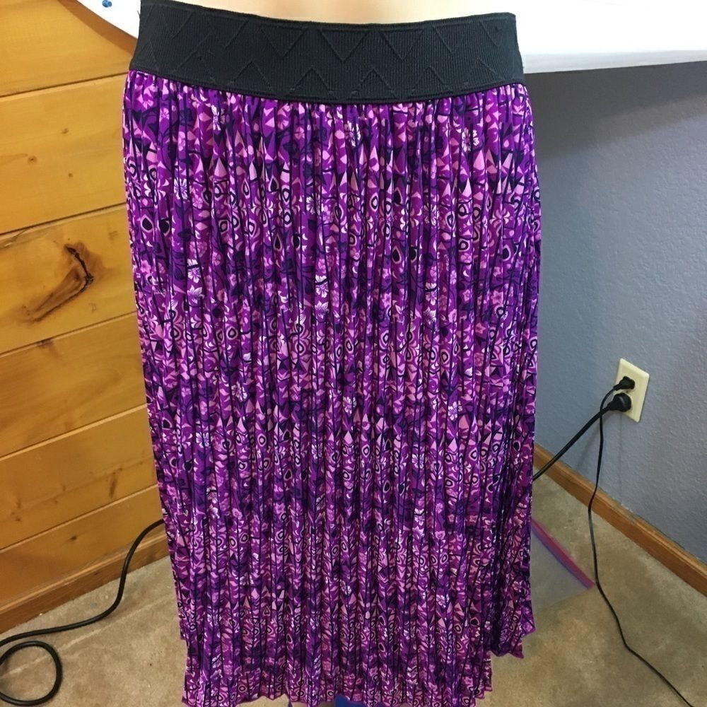 LuLaRoe M Skirt Purple Pleated NWOT